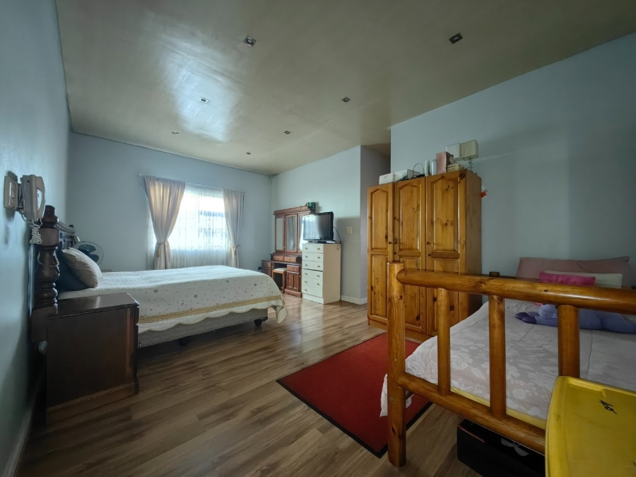 8 Bedroom Property for Sale in Belgravia Western Cape